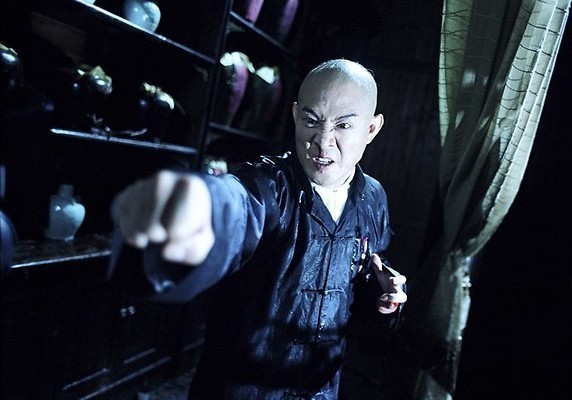 Jet Li staat zijn mannetje