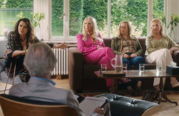 Anouk, Cheryl, Roelien en Claire bij Dr. Rossi