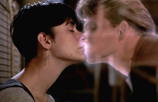 Demi Moore als Molly Jensen en Patrick Swayze als Sam Wheat in Ghost