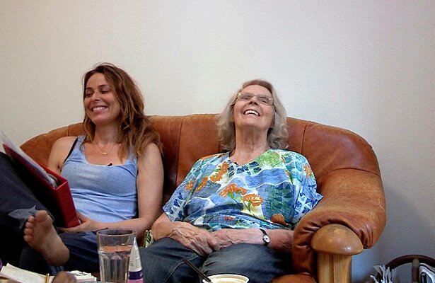 Heleen van Royen samen met haar moeder.