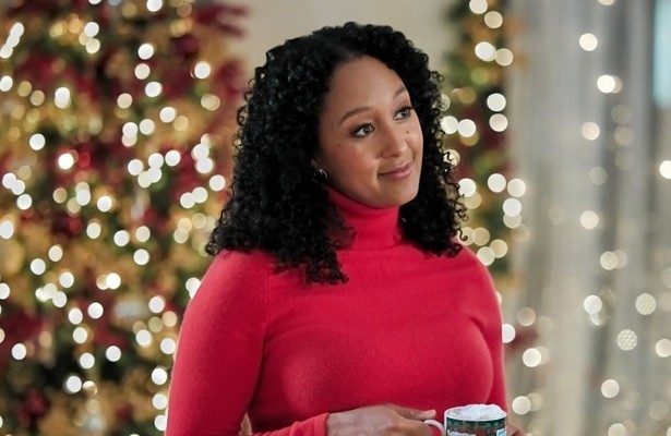 Tamera Mowry in Inventing the Christmas Prince