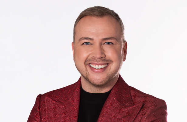 Jamai schrijft Sinterklaasboek.