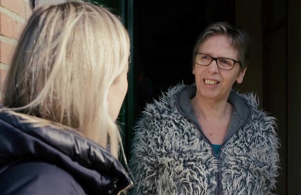 Jessica Villerius en buurvrouw van Thijs ter H in Verward