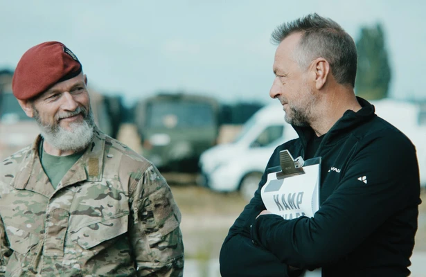 Fly en Tom Waes voor Kamp Waes