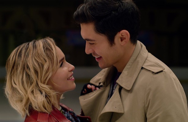 Henry Golding en Emilia Clarke in Last Christmas
