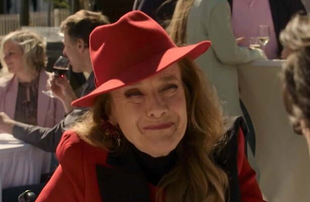 Jette van der Meij als Laura in GTST