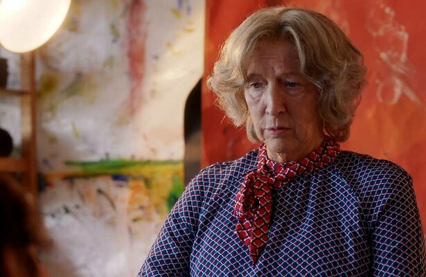 Loes Luca als Babs voor Maud & Babs