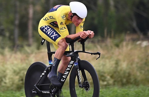 Mathieu van der Poel stapt op de mountainbike in Tokio