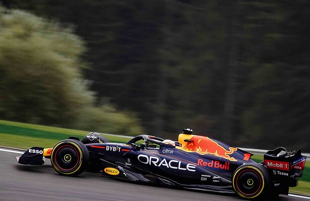 Max Verstappen in zijn bolide