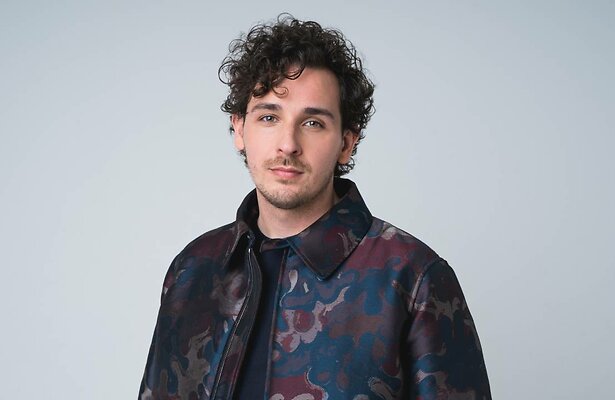 Nielson voor het eerst open over affaires.