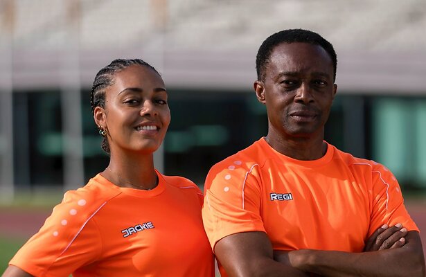 Jackie en Regi Blinker in Born Winners