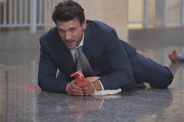 Bruce Willis helpt zijn buurman