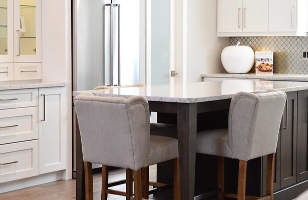 Ruimte besparen en stijl behouden in een kleine keuken