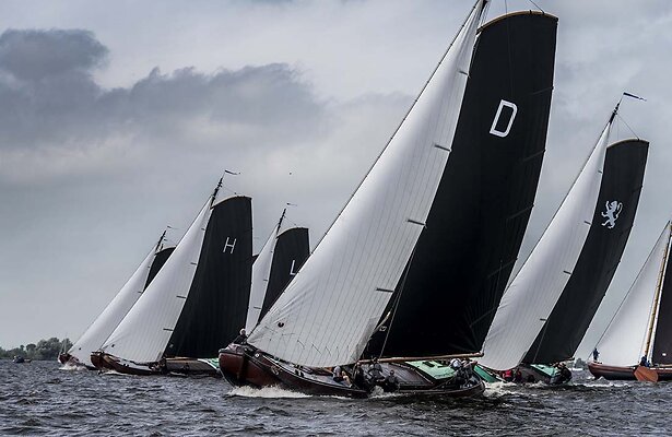 Skûtsjesilen bij Terherne