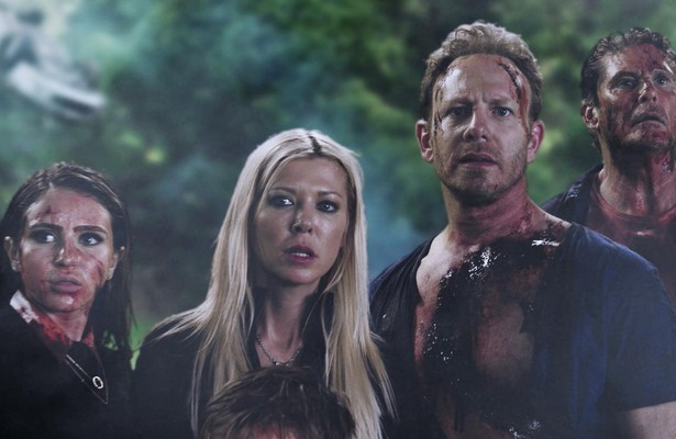 Tara Reid en Ian Ziering in Sharknado 4: The 4th Awakens