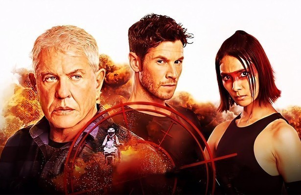 Tom Berenger, Chad Michael Collins en Sayaka Akimoto in Sniper: Assassin's End