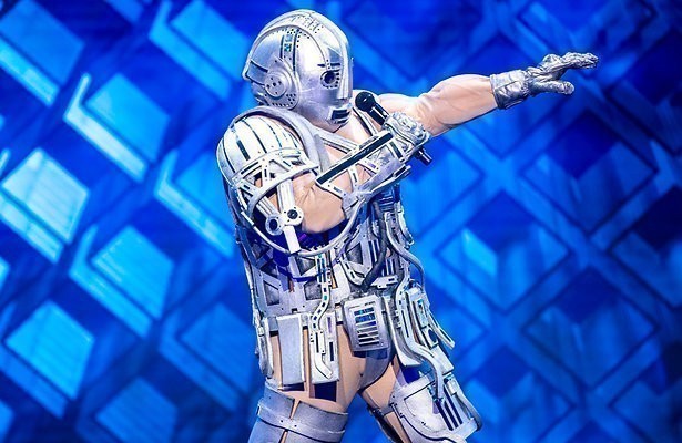 De Robot wint The Masked Singer en is....