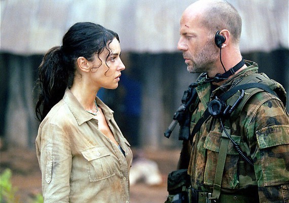 Kan Bruce Willis Monica Bellucci redden in Tears of the Sun?