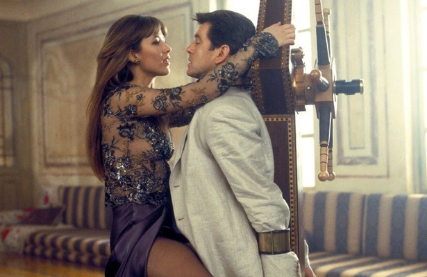 Pierce Brosnan en Sophie Marceau in The World Is Not Enough