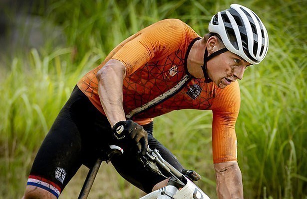 Valpartij van Mathieu van der Poel in beeld