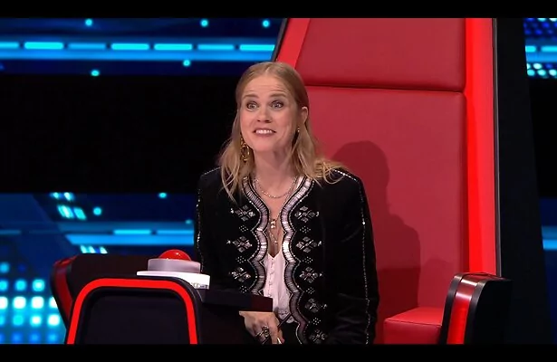 De TV van gisteren: Voice of Holland levert iets in bij tweede aflevering blind auditions