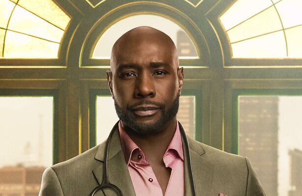 Morris Chestnut als Watson in Watson
