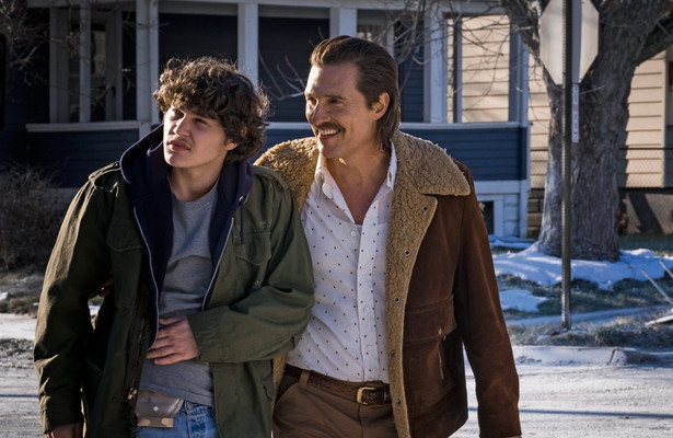 Richie Merritt en Matthew McConaughey in White Boy Rick