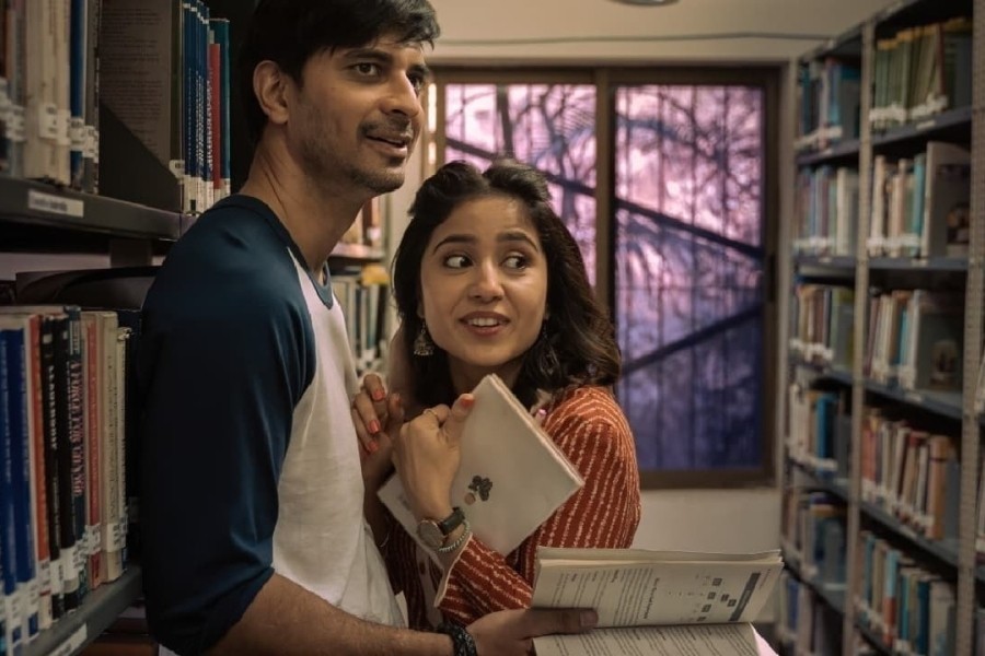 Yeh Kaali Kaali Ankhein