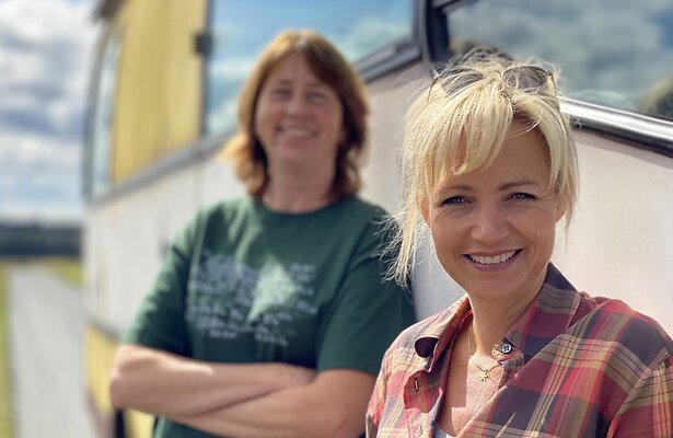 Yvon Jaspers en boerin Bertie voor Onze Boerderij in Europa