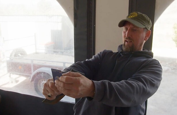 Johan Jelies in Jelies & Gnodde: Grote Gezinnen Emigreren