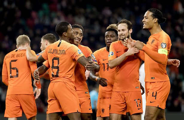 De TV van gisteren: Nederlands elftal verslaat concurrentie op zondagavond