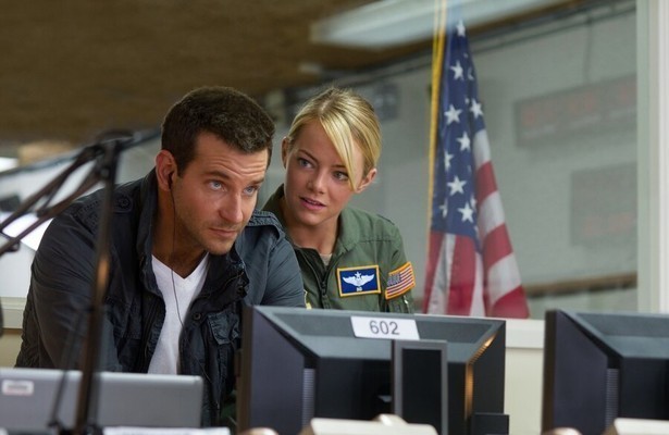 Bradley Cooper en Emma Stone in Aloha