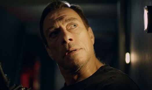 Jean-Claude Van Damme zit vast in een onderzeeër