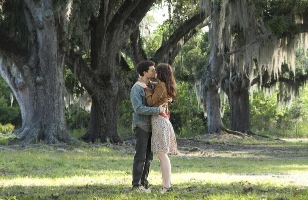 Alden Ehrenreich en Alice Englert in Beautiful Creatures