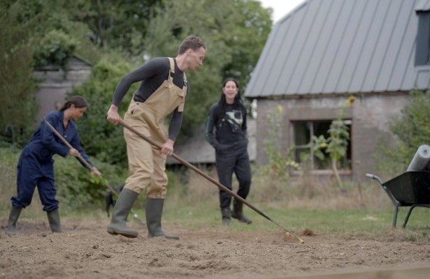 Jaimie Vaes en Israel van Dorsten in Boerderij Van Dorst