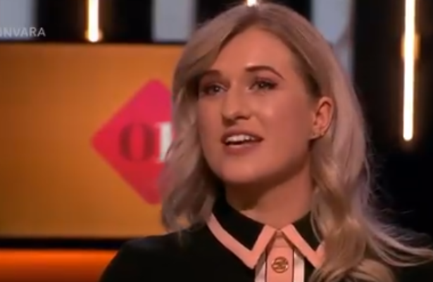 Kijk terug: Britt Dekker komt in actie voor ouderen bij DWDD