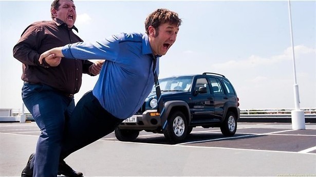 Nick Frost gooit de heupen los