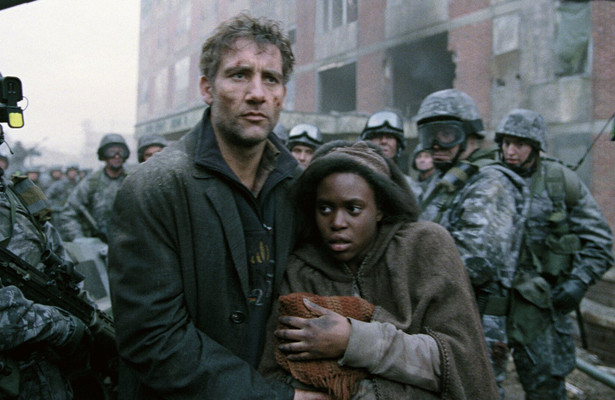 Clive Owen en Clare-Hope Ashitey in Children of Men