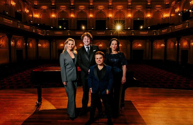 Chantal Janzen en de rest