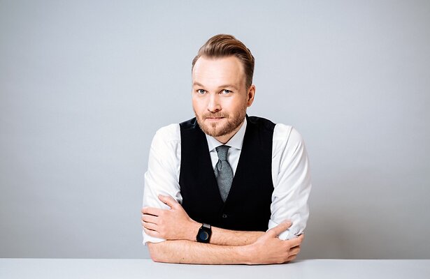 Arjen Lubach voor De Avondshow met Arjen Lubach