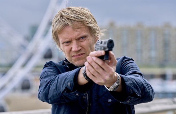Marc Warren als Piet van der Valk in Detective Van der Valk
