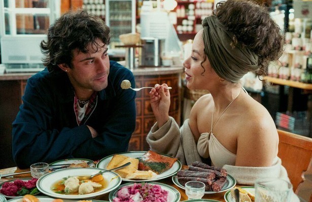 Aaron Altaras en Saffron Marni Coomber in Die Zweiflers