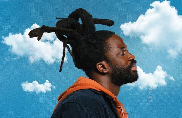 Adjani Salmon als Kwabena in Dreaming Whilst Black