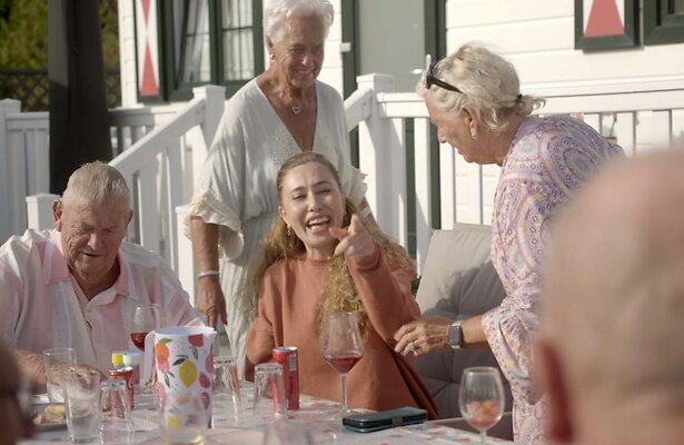 Fidan Ekiz in Op de Barricade