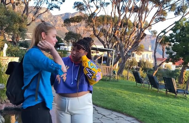 Froukje de both en Sarah Janneh