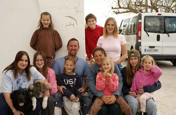 De familie Jelies voor Jelies & Gnodde: Grote Gezinnen Emigreren