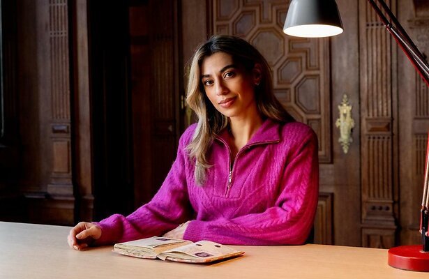 Hila Noorzai voor Dichter bij Anne Frank