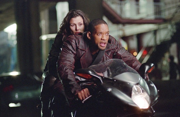 Will Smith en Bridget Moynahan in I, Robot