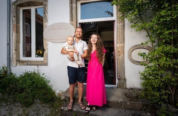 Thomas, Pauline en baby Otis in Ik Vertrek