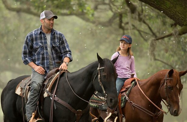 Jason Statham en Izabela Vidovic in Homefront